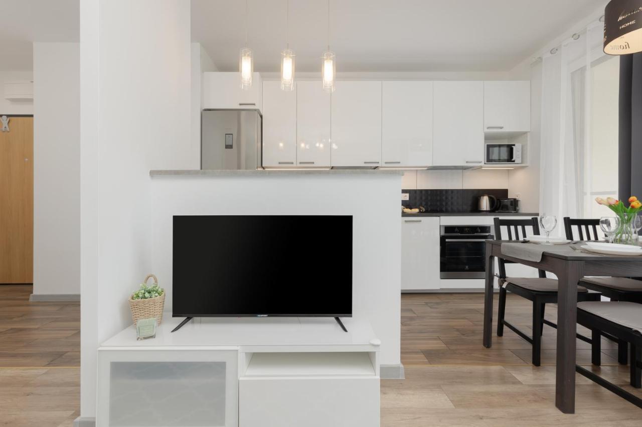 Goclaw & 2 Bedrooms & Parking & Balcony By Renters Warszawa